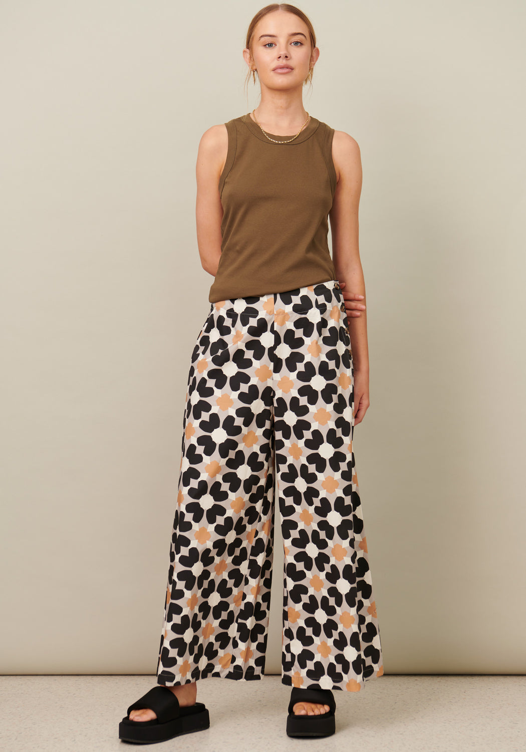 Lorenza Pant